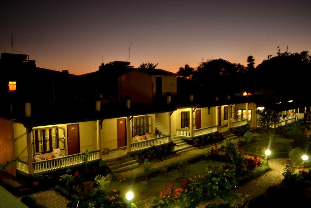 Chitwan Village Resort Sauraha Exterior foto