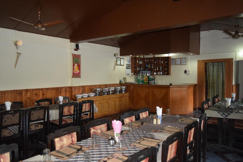 Chitwan Village Resort Sauraha Exterior foto
