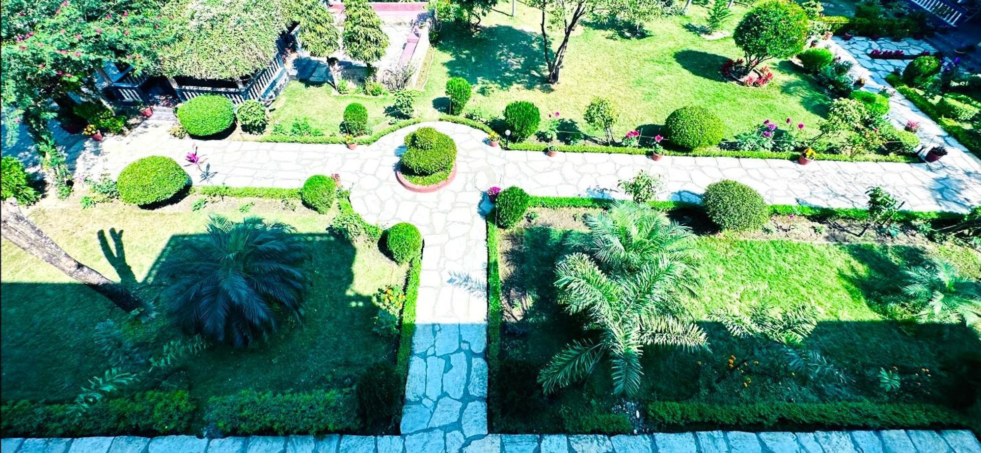 Chitwan Village Resort Sauraha Exterior foto