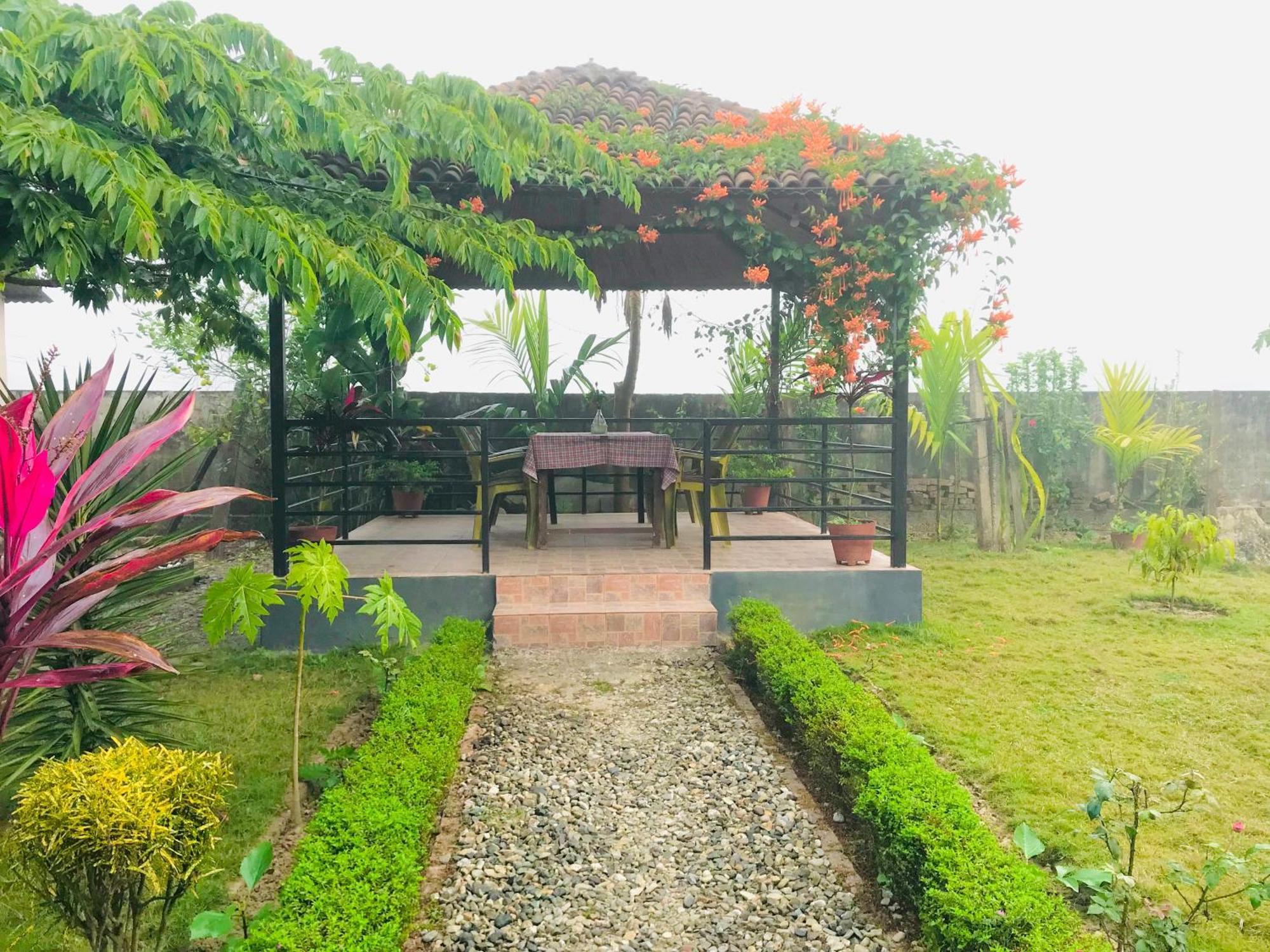 Chitwan Village Resort Sauraha Exterior foto