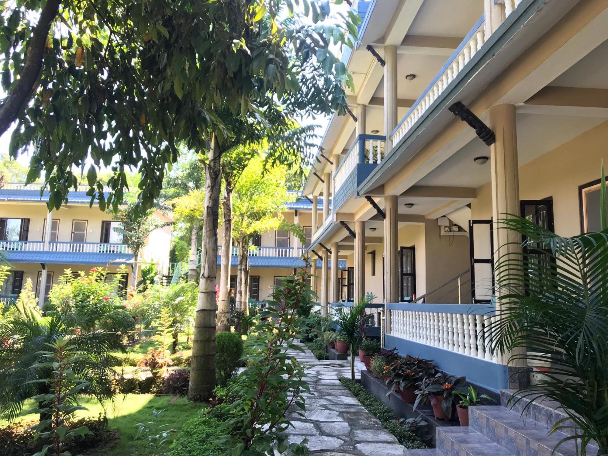 Chitwan Village Resort Sauraha Exterior foto