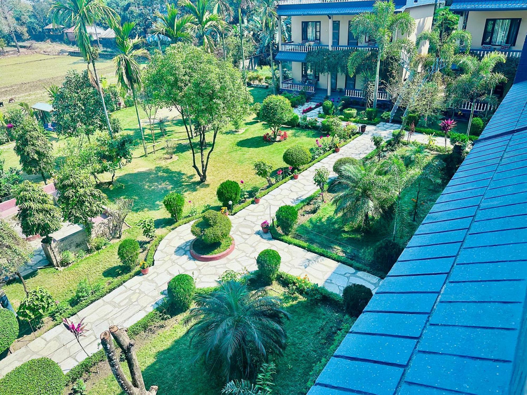 Chitwan Village Resort Sauraha Exterior foto