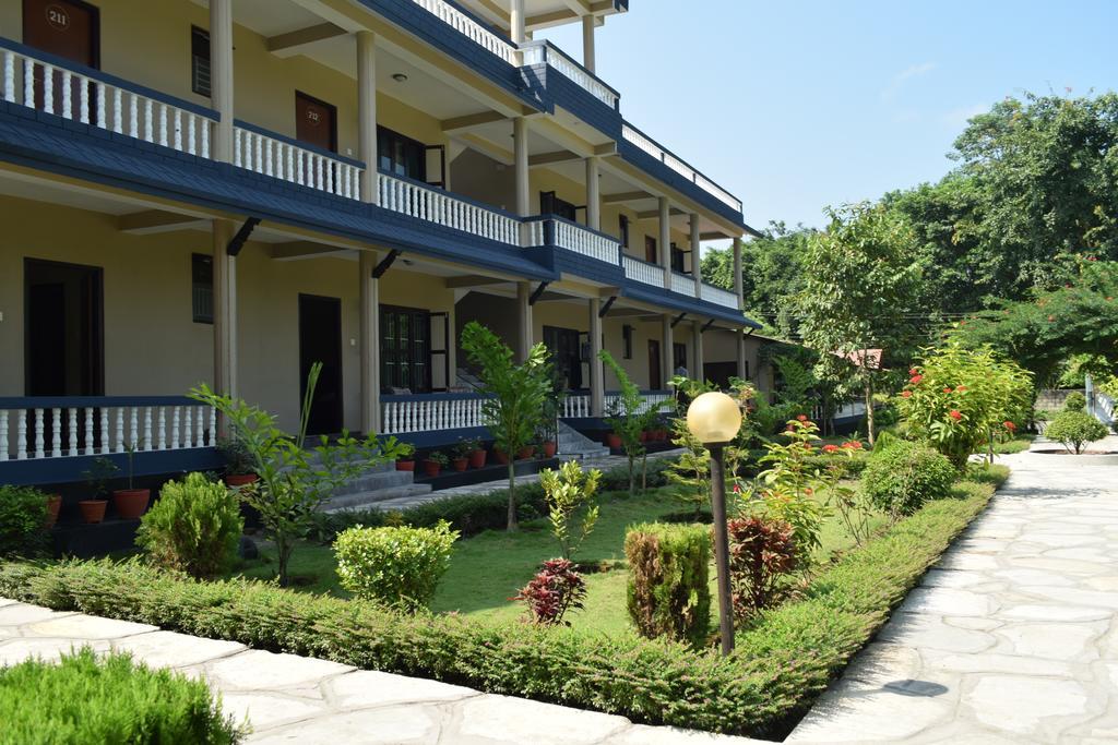 Chitwan Village Resort Sauraha Exterior foto