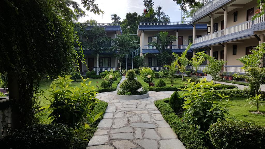 Chitwan Village Resort Sauraha Exterior foto