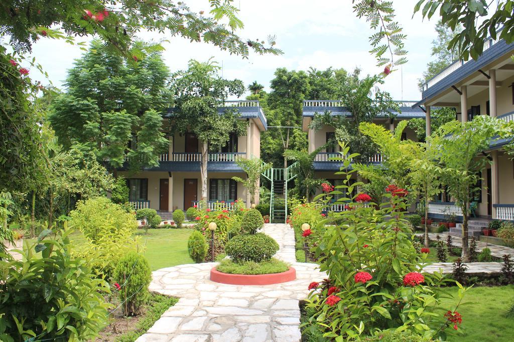 Chitwan Village Resort Sauraha Exterior foto
