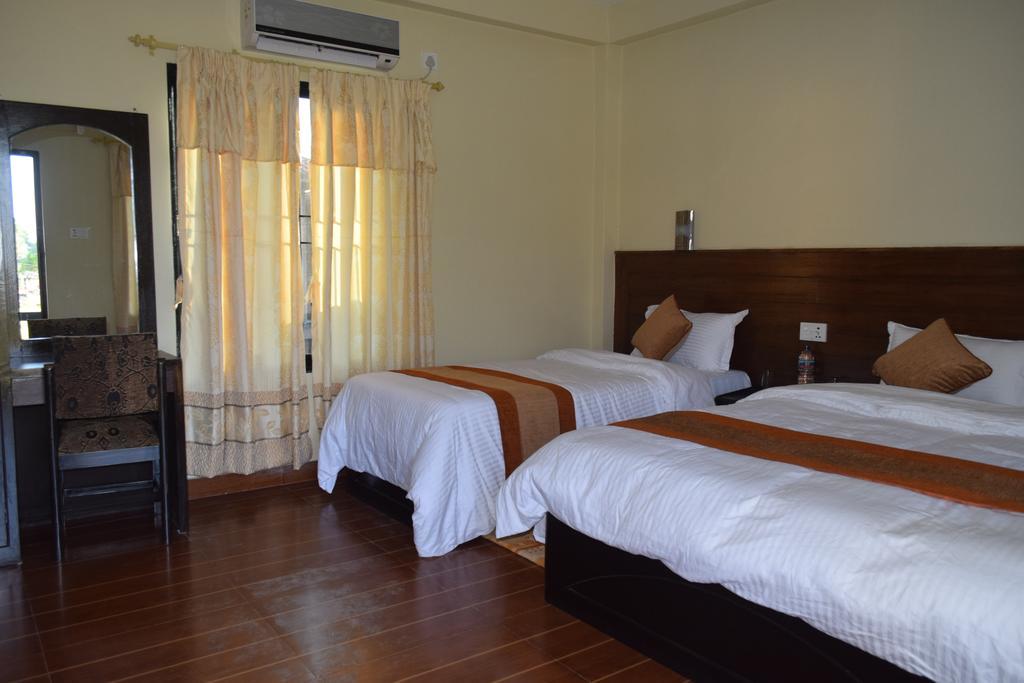 Chitwan Village Resort Sauraha Exterior foto