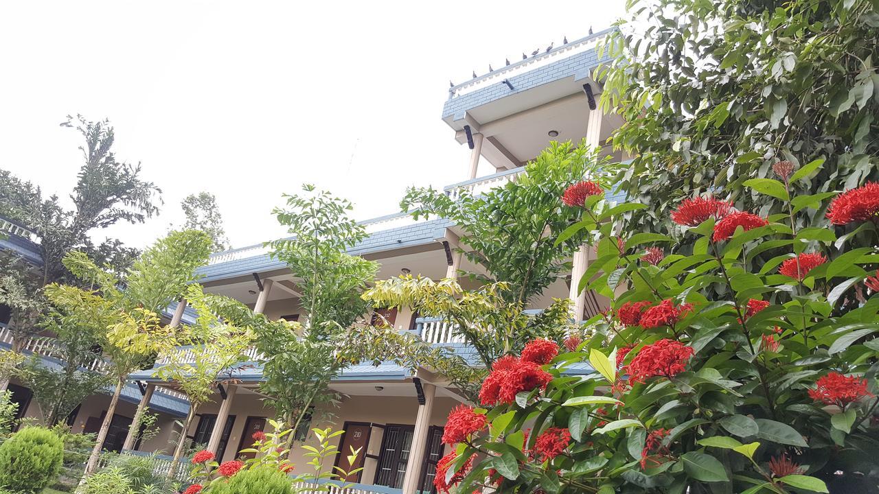 Chitwan Village Resort Sauraha Exterior foto