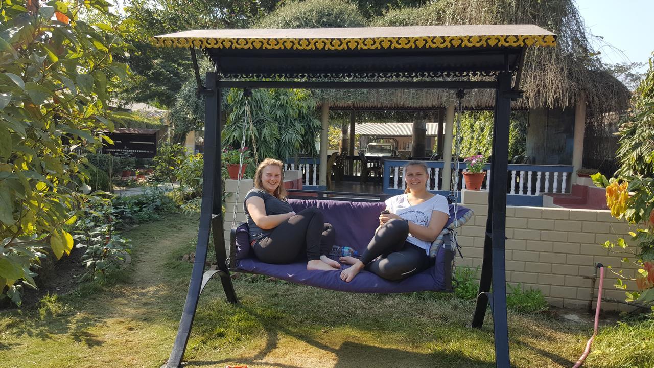Chitwan Village Resort Sauraha Exterior foto