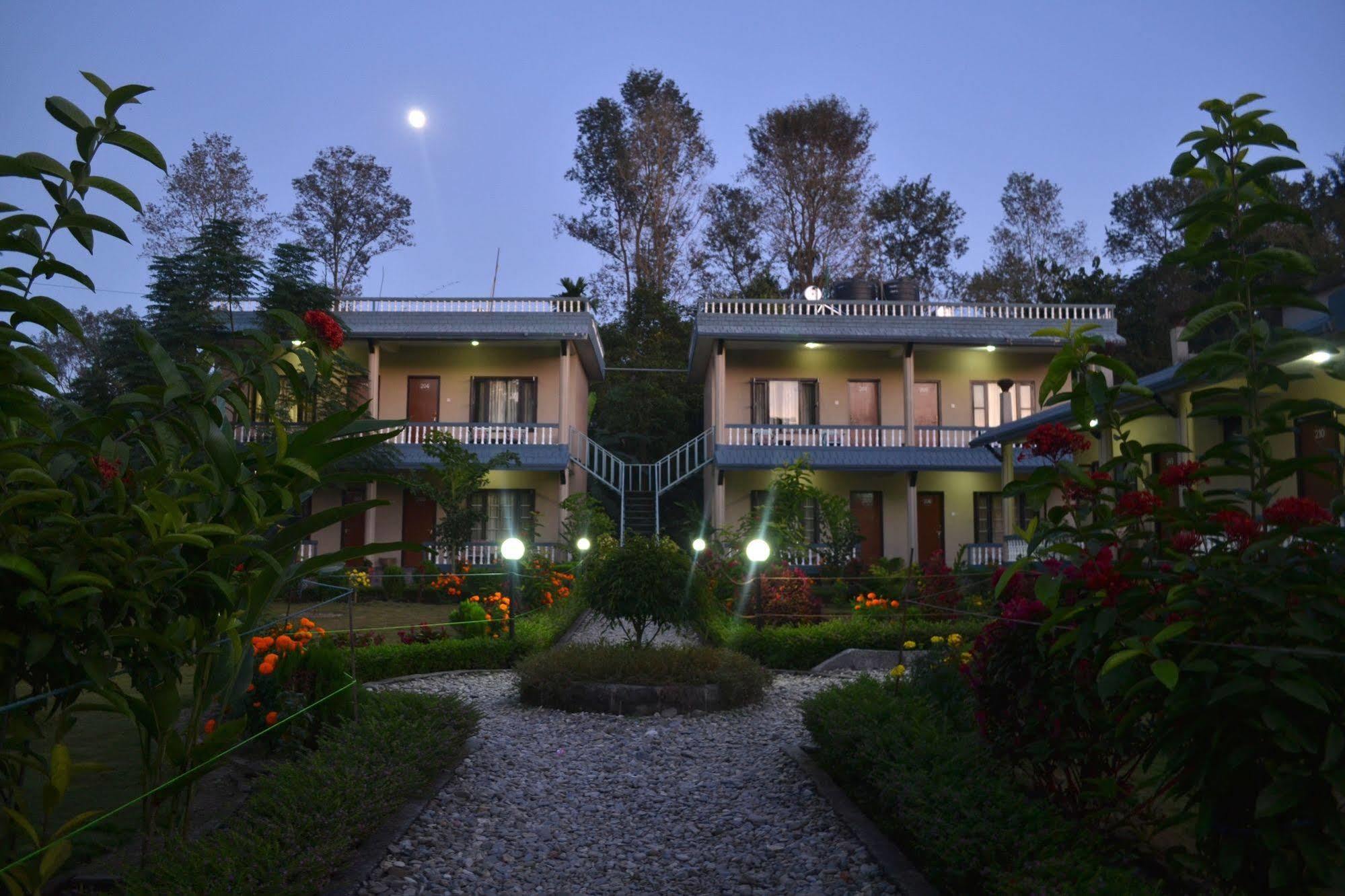 Chitwan Village Resort Sauraha Exterior foto