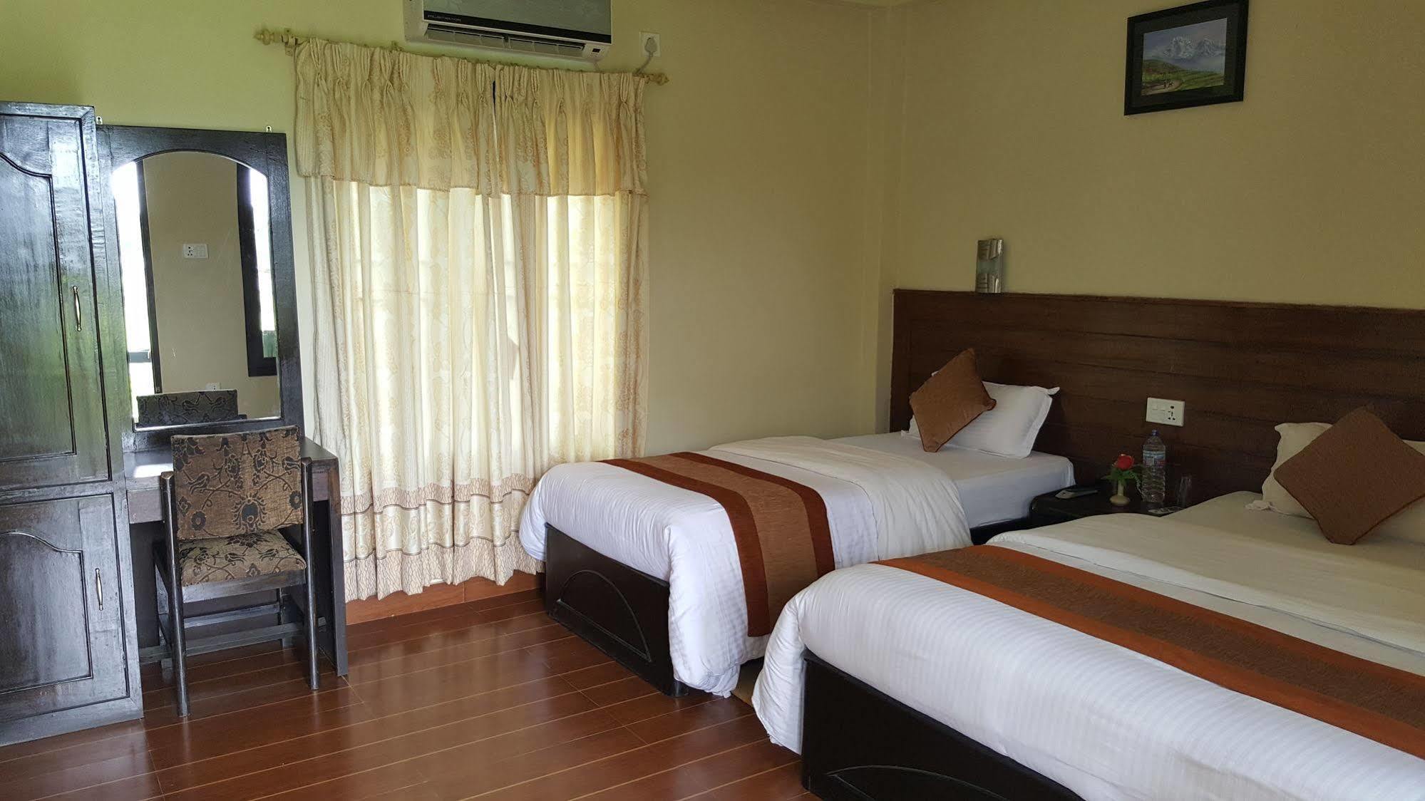 Chitwan Village Resort Sauraha Exterior foto