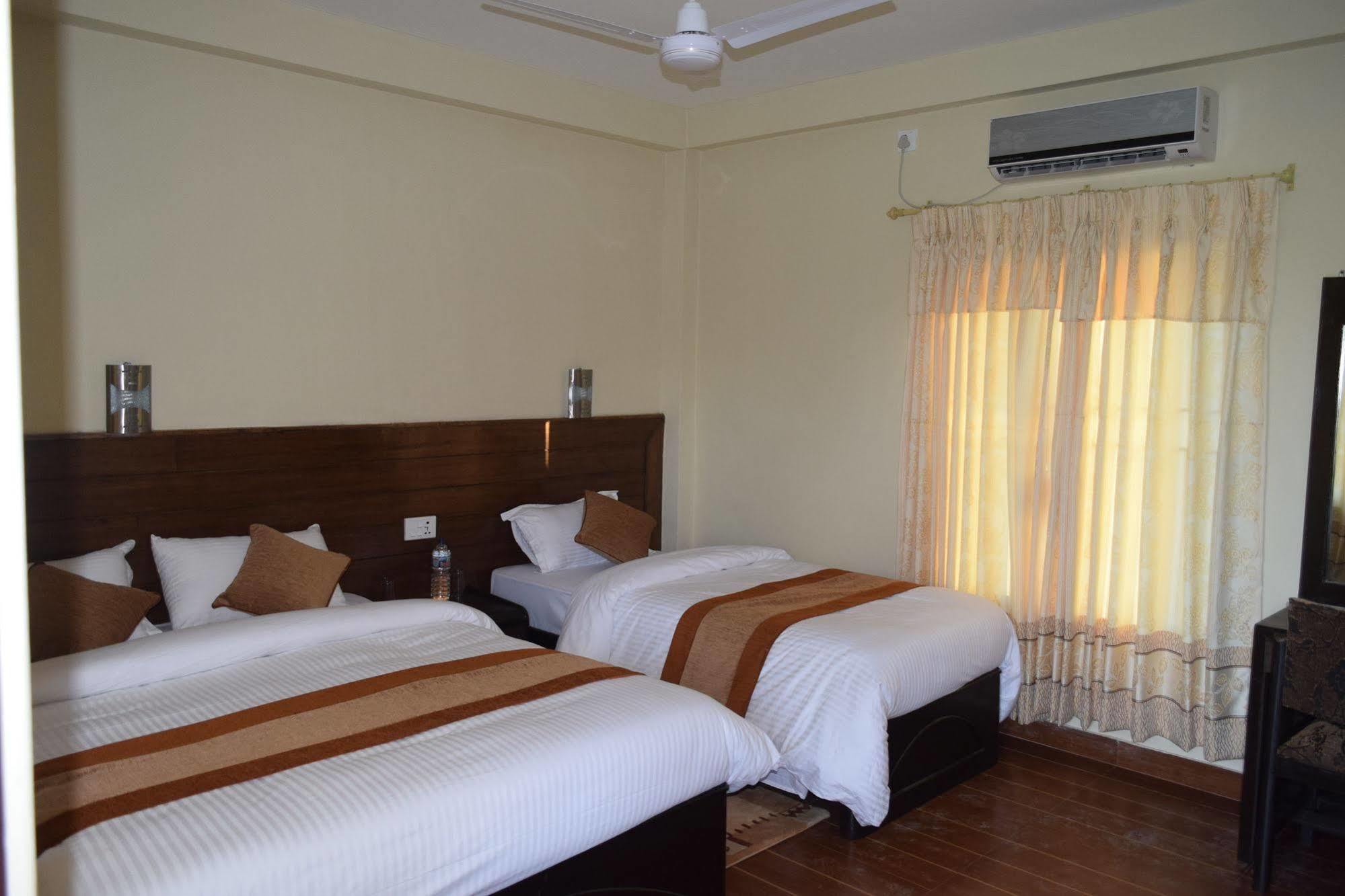 Chitwan Village Resort Sauraha Exterior foto