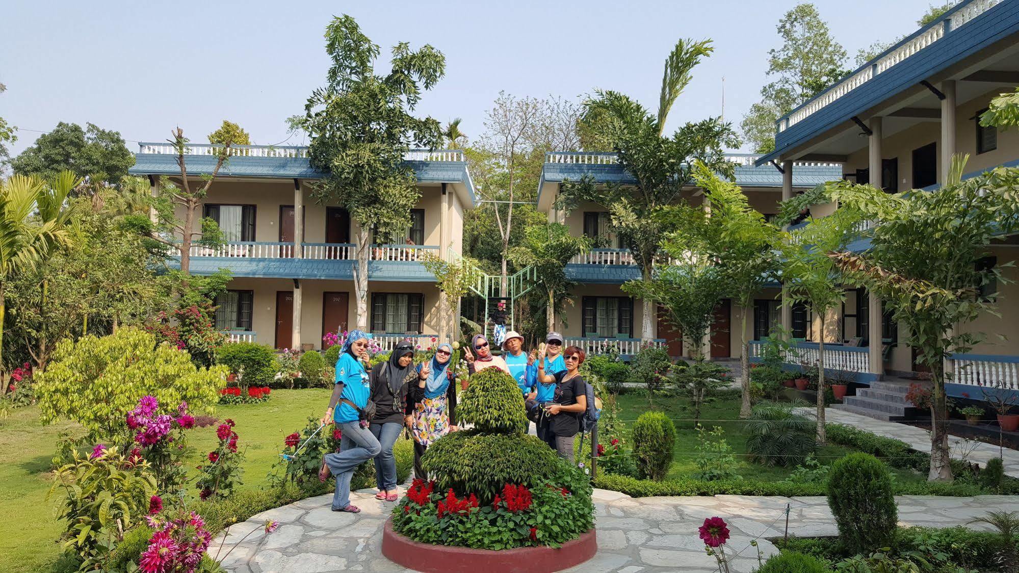 Chitwan Village Resort Sauraha Exterior foto