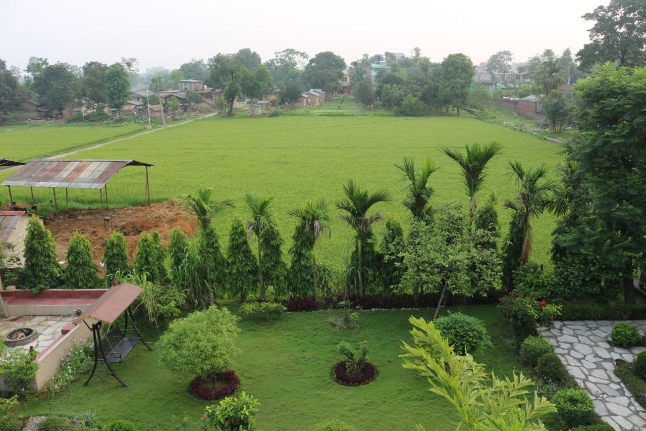 Chitwan Village Resort Sauraha Exterior foto